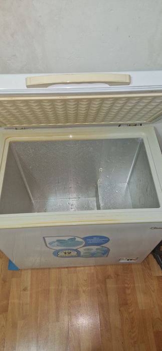 Продам морозильный ларь Midea