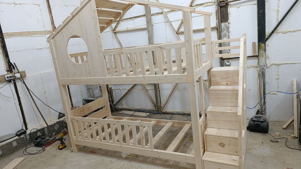 Pat supraetajat copii – lemn masiv 
Real