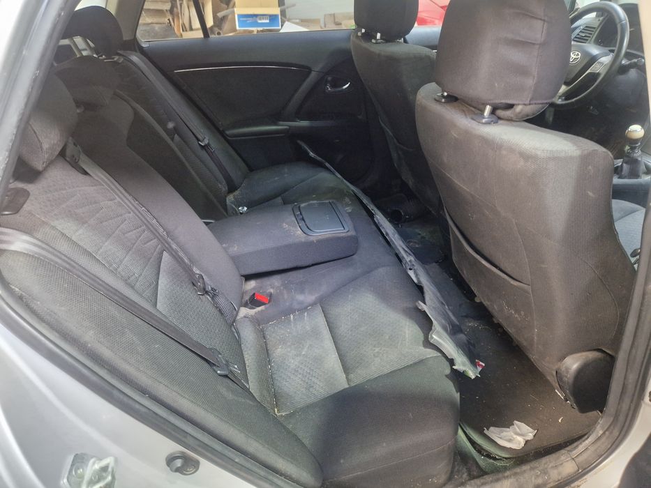 Dezmembrez Toyota Avensis T27 2.0 126 cp 1CD-FTV