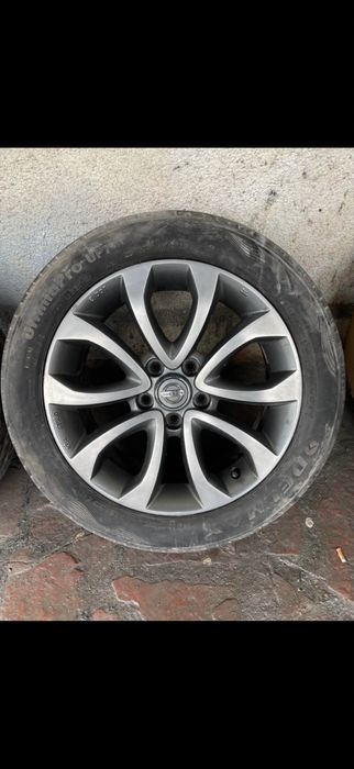 Продавам джанти  с летни гуми 17 цола за Nissan Juke