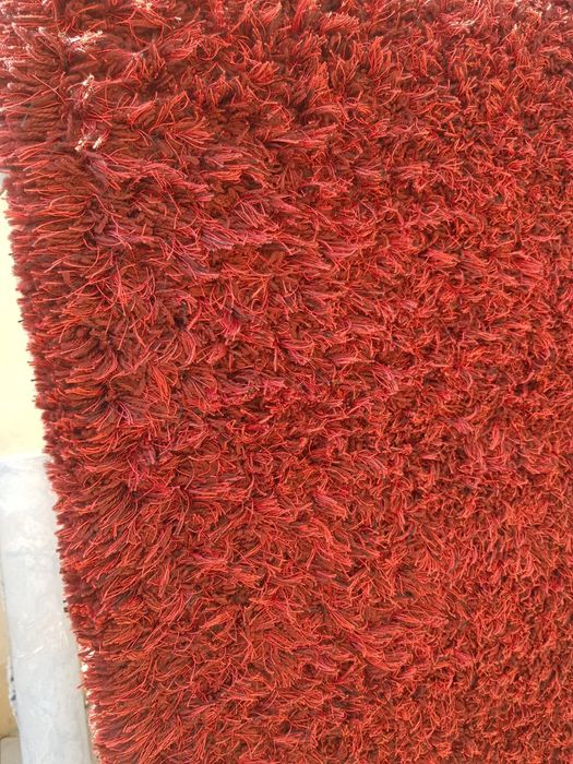 Vand 3 covoare :visiniu L 2.30 l. 1.50; rosu L 3m .l-1.50 crem L2m-l1m