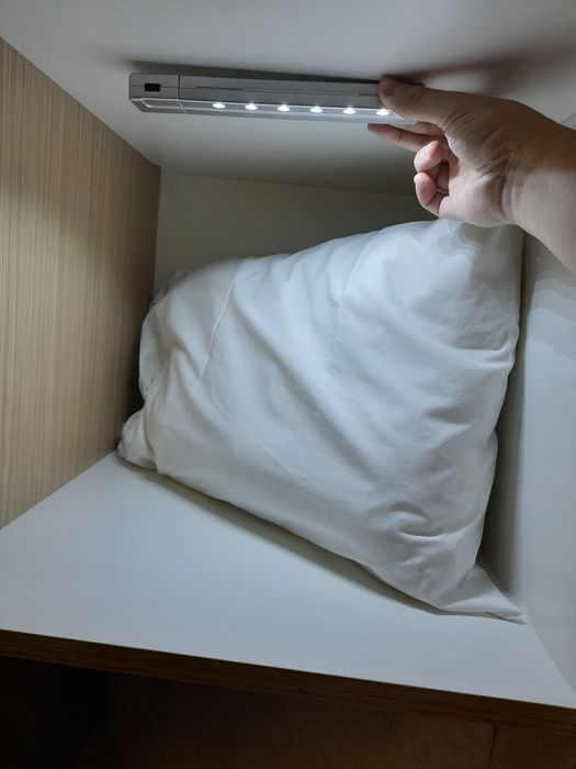 Sistem LED iluminare dulap cu senzor de mișcare