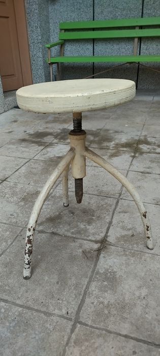 Трикрако медицинско столче