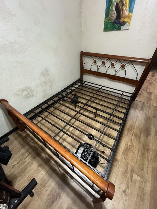 Кровать двуспальная