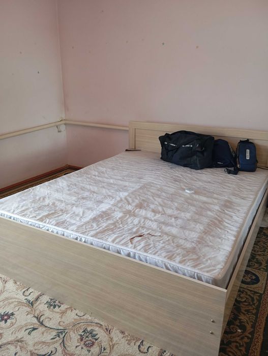 Yotoqxona mebeli, kitob javon, dars stoli sotiladi