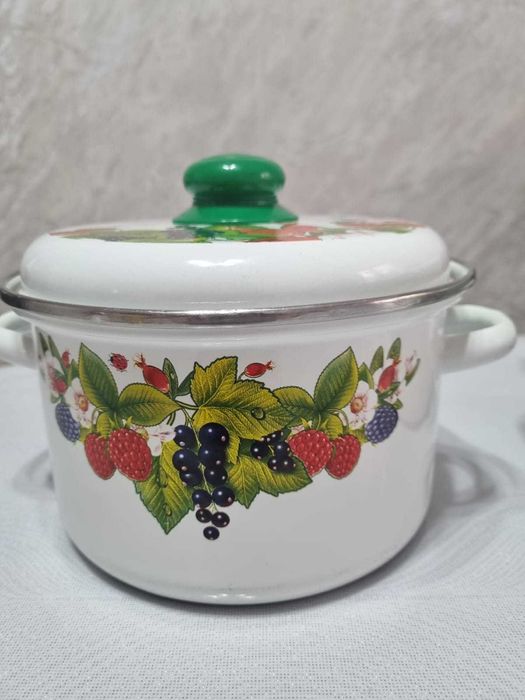 Продам Эмалированные кастрюли. Можно набором.