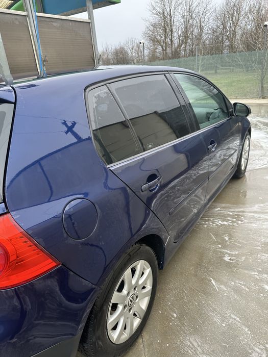 Vând golf V 1.9 TDI 105 CP
