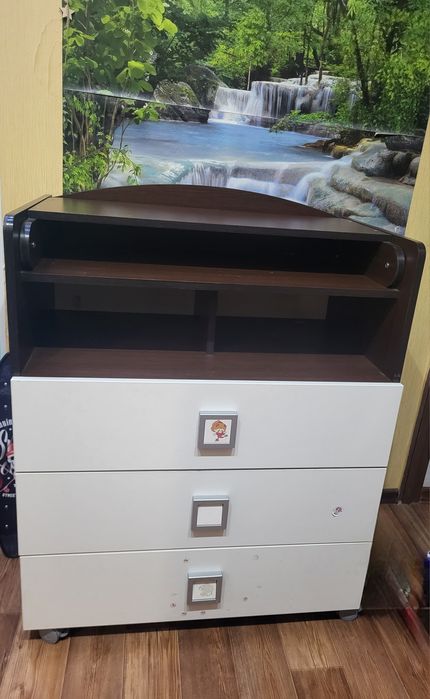 Комод  с пелинальным столиком