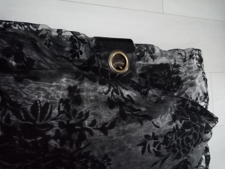 Perdea 3ml gri cu flori catifea negre