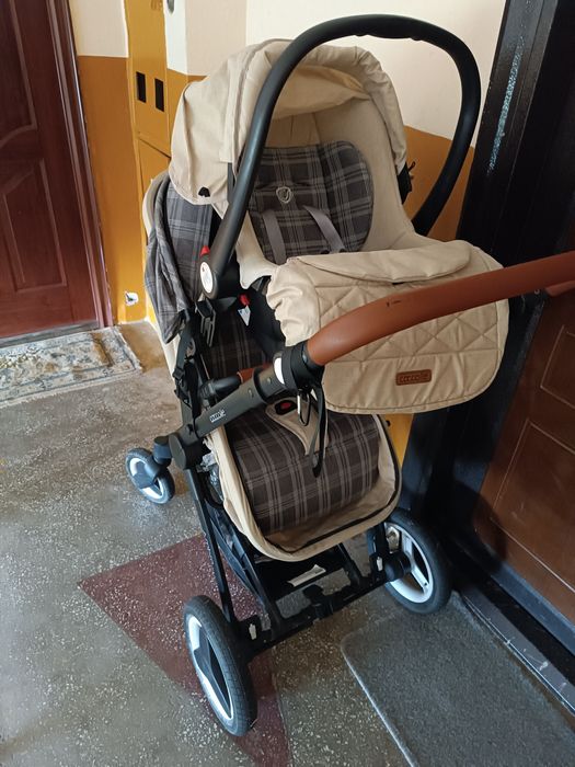 Vând Cărucior bebeluși 3în1