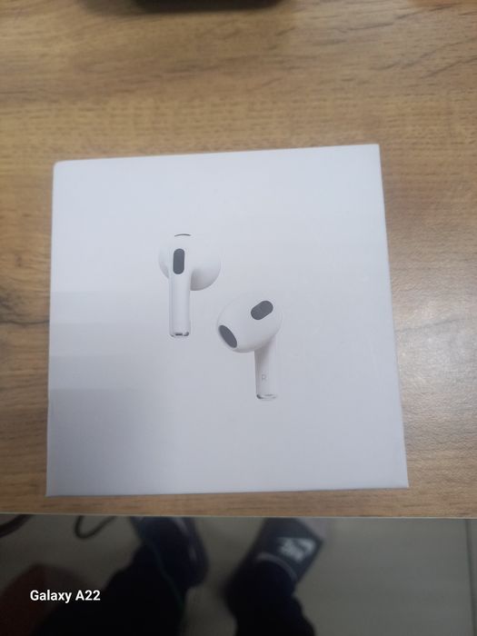 Наушники AirPods