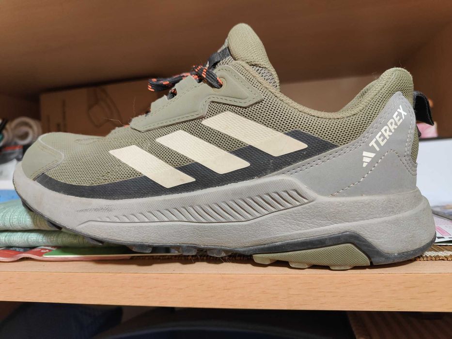 Много запазени маратонки Adidas Terrex