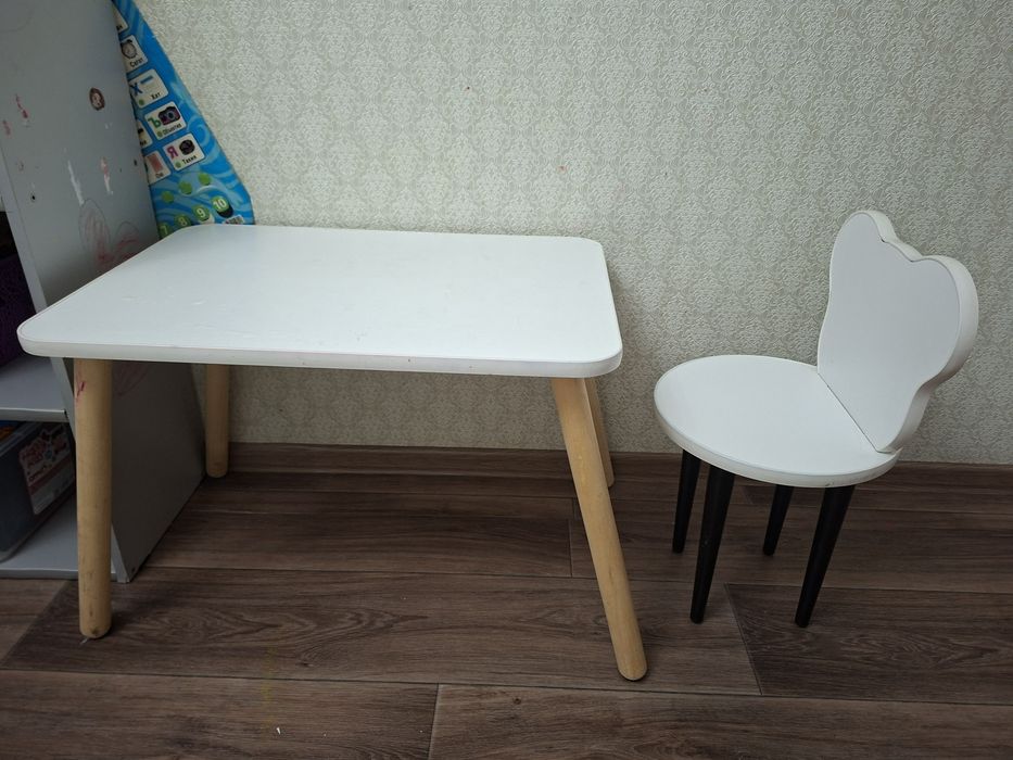 Продам в хорошем состоянии стульчик + стол