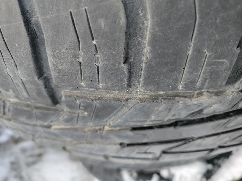 Продажа / Шины на внедорожник