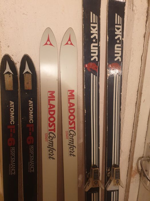 Комплект от 1 бр.ски,1 бр.обувки и щеки 3 комплекта.