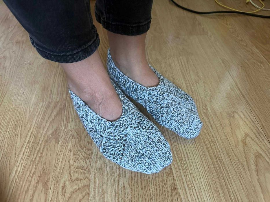 Papuci de casa tricotati crosetati manual handmade / totosi / botosei