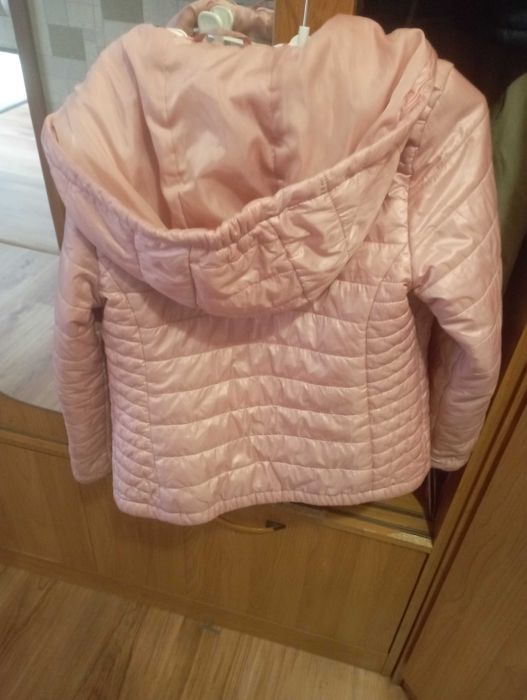 Демисезонная куртка для девочку 128