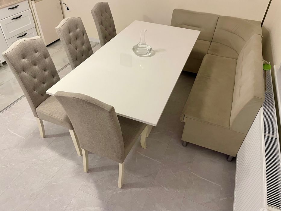 Ъглов Диван и 4 стола