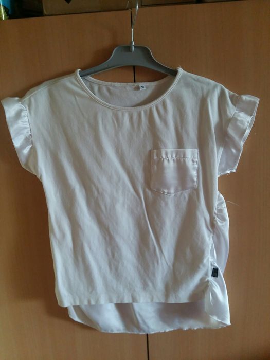 Cămăși albe pentru școală.