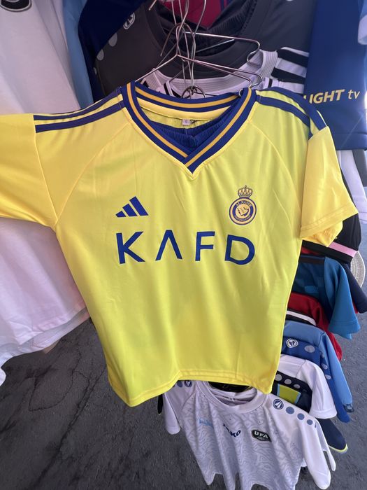 Futbol formalari padraskovy orta yosh bolalar uchun