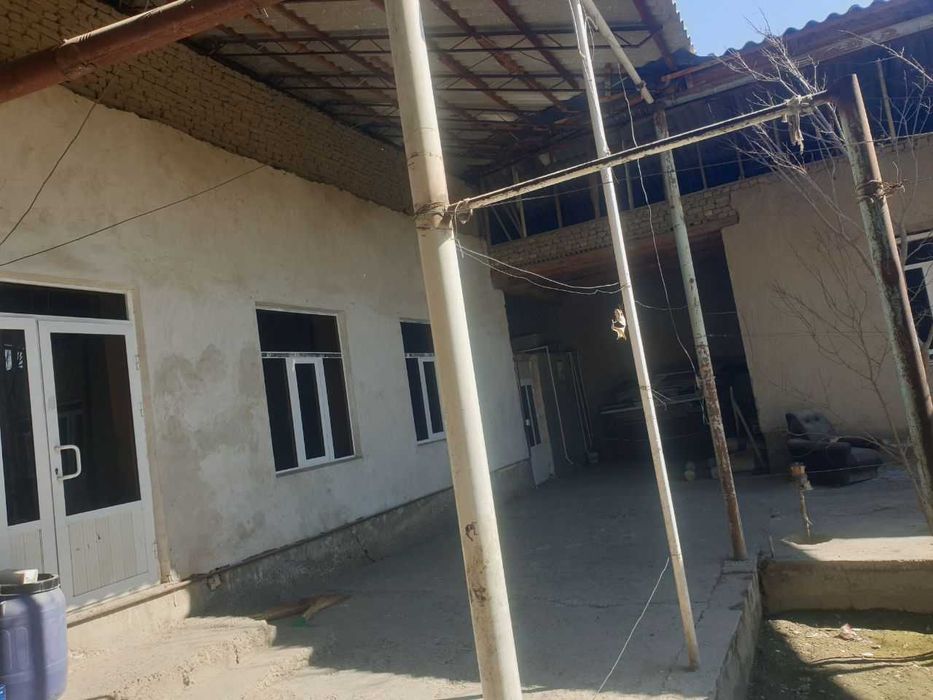 Uy sotiladi 5 sotixli yashab turilgan uy.