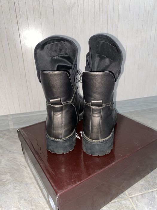 Продам женские демисезонные ботинки