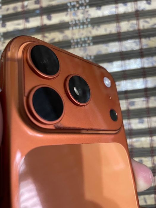 Iphone 17pro orange