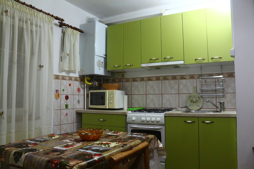 Închiriez apartament 2 camere decomandat