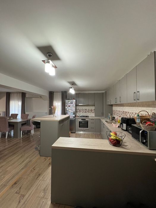 Vând apartament 124 mp util, complet mobilat, cu toate utilitățile în centrul localității