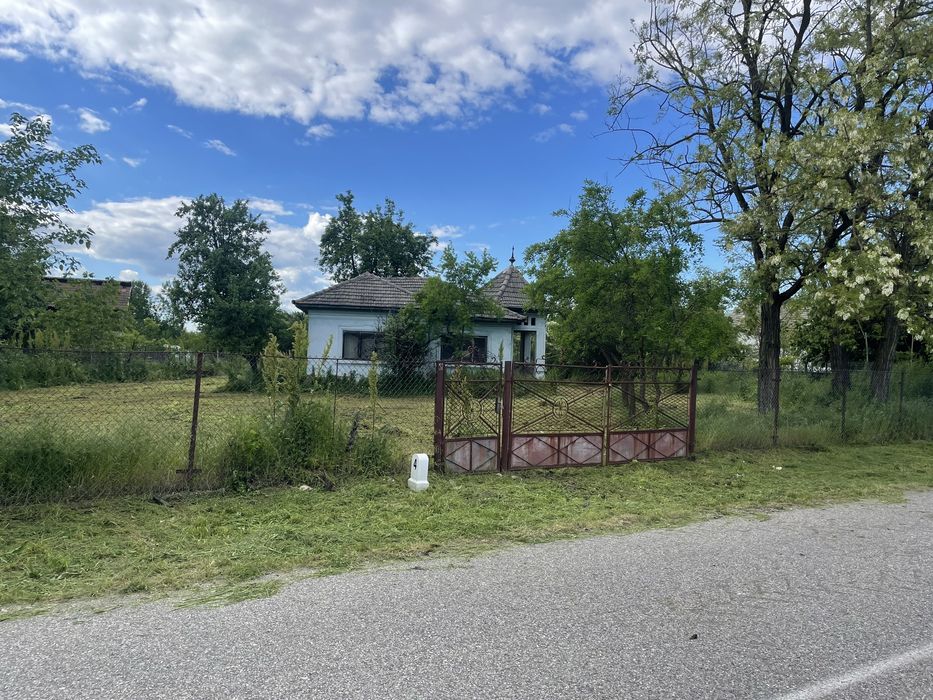 Vand Casa cu teren 2050mp in Dragoesti, Valcea