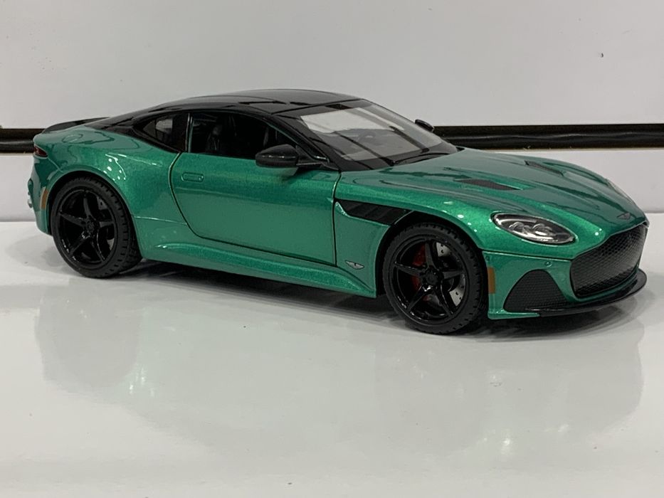 Modelka Aston Martin DBS Superleggera 1:24