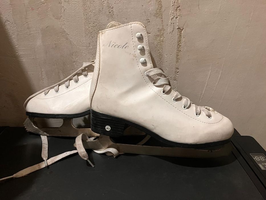 Женские коньки 40