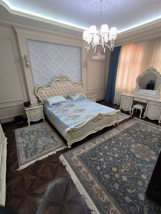 Sotiladi Amir Temur mahallada 2 qavatli uy 12 sotix, mo'ljal BM Univer