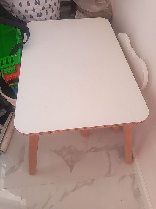 Стол и стулья детский