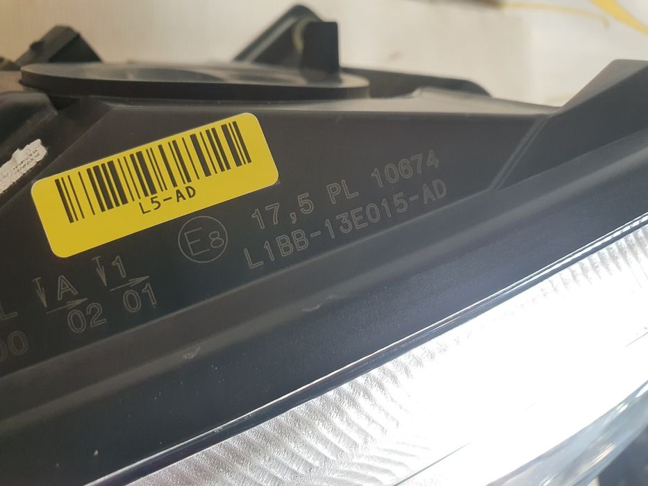 Far stanga led + halogen Ford Fiesta MK8 dupa 2018 cod L1BB-13E015-AD