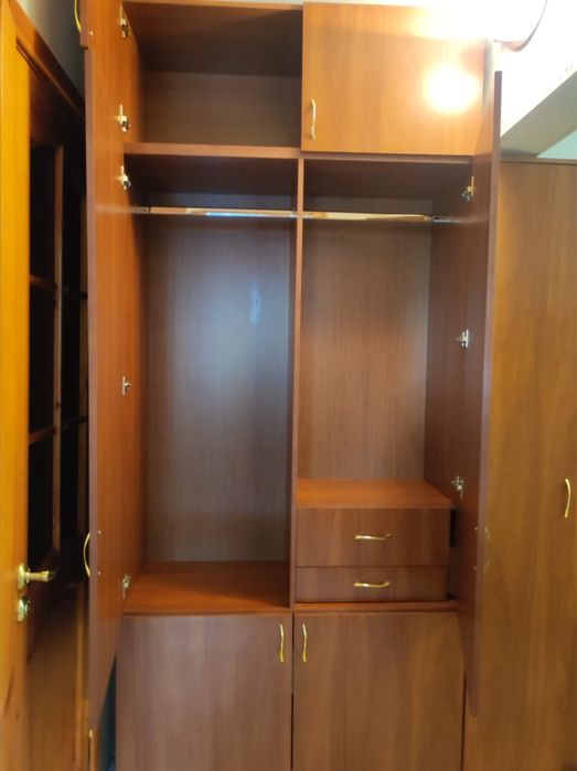 Продам шкаф ,шифоньер ,прихожую