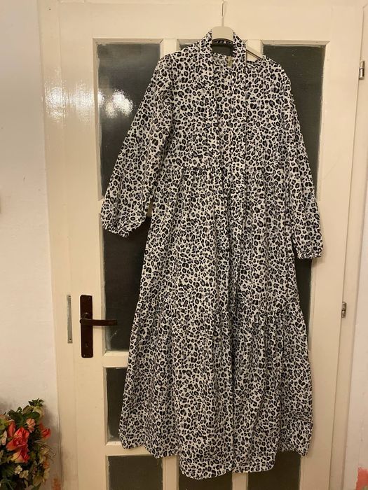 Vand rochite elegante si decente