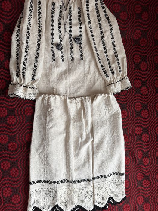 Costum popular autentic femeiesc – Pânză de cânepă, veche 40+ ani
