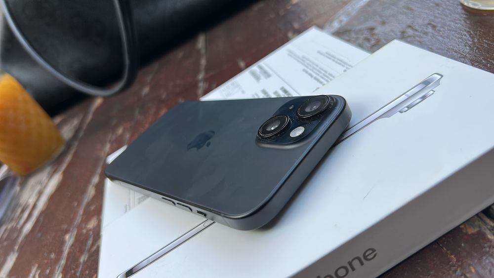 Vând iPhone 15 -stare foarte bună