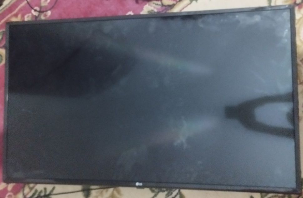 Продам телевизор на запчасти