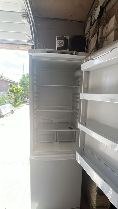 Холодильник Indesit с морозильником срочно торг