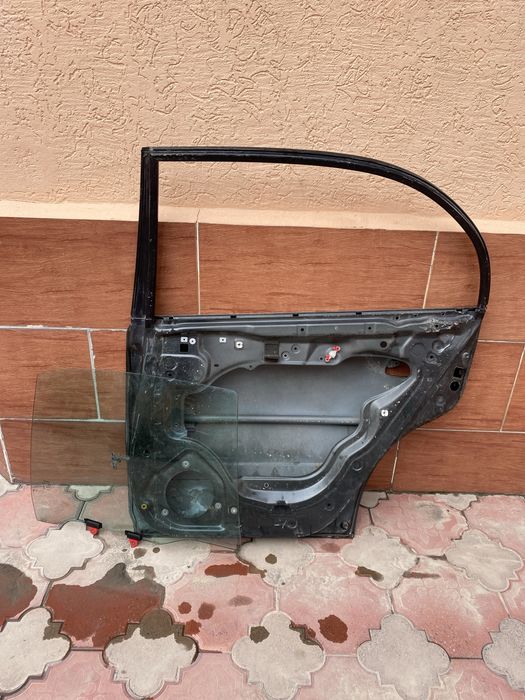 Продаётся дверь Toyota Carina E