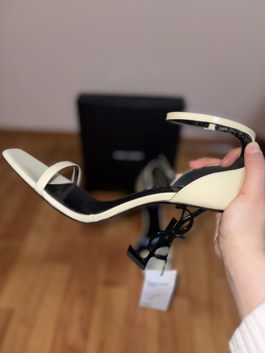 Tocuri Saint Laurent