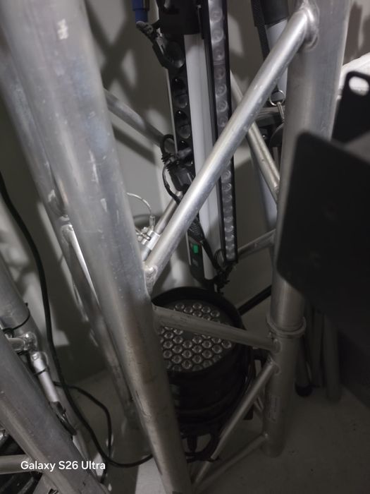 Vand 2 schele de cate 1,5m fiecare global truss in 4 puncte
