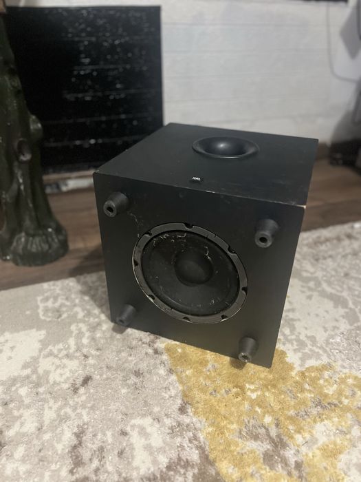 Se vinde swboofer JBL