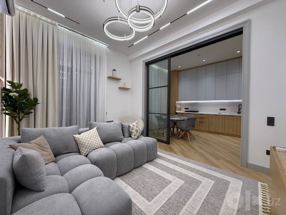 N_143  Golden House , Новомосковский, ком-4, новый авторский ремонт