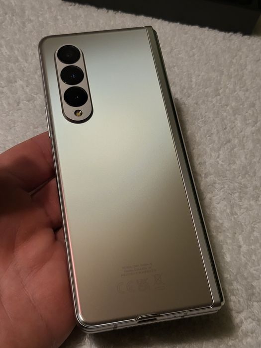 Samsung Galaxy Z Fold 3 - Beige 256 GB cu un mic defect