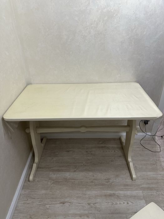 Стол обеденный