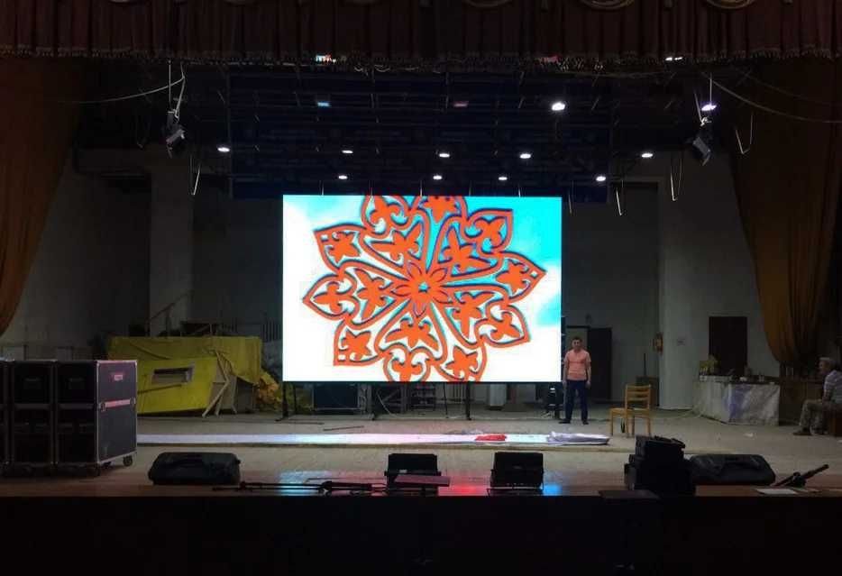 ЛЕД экран, бегущие строки