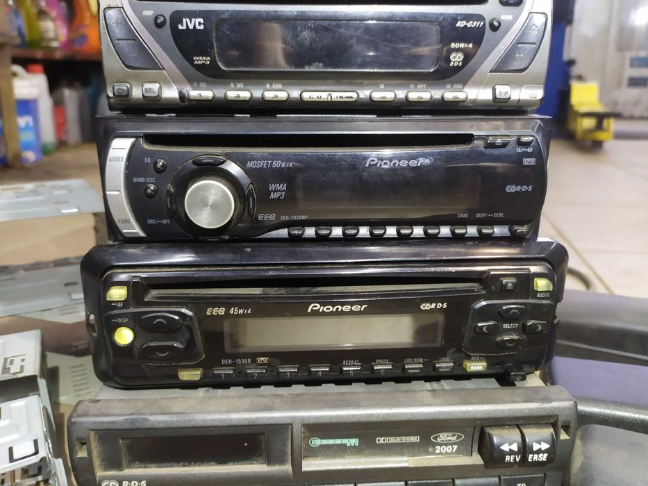 Авто CD-та с падащи панели.